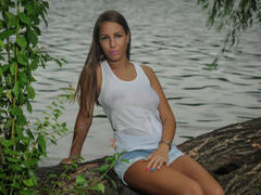 LannieHotX - female with brown hair webcam at xLoveCam
