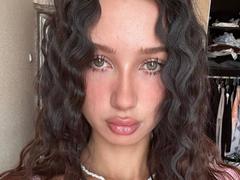 LaquandaBach - female with black hair webcam at xLoveCam