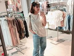 LaraAhB - female with black hair webcam at xLoveCam