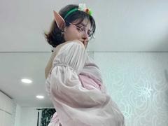 LaraAhB - female with black hair webcam at xLoveCam