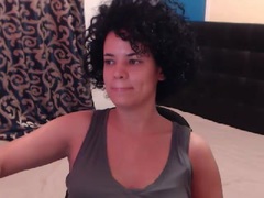 LaraAnne - female with black hair webcam at xLoveCam