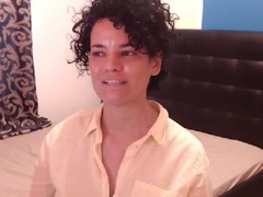 LaraAnne - female with black hair webcam at xLoveCam