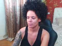 LaraAnne - female with black hair webcam at xLoveCam