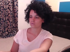 LaraAnne - female with black hair webcam at xLoveCam