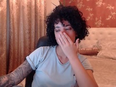 LaraAnne - female with black hair webcam at xLoveCam