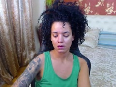 LaraAnne - female with black hair webcam at xLoveCam