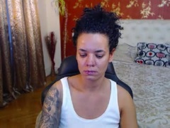 LaraAnne - female with black hair webcam at xLoveCam