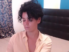 LaraAnne - female with black hair webcam at xLoveCam