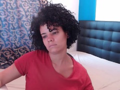 LaraAnne - female with black hair webcam at xLoveCam