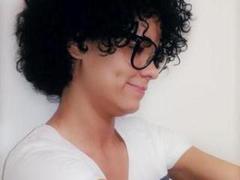 LaraAnne - female with black hair webcam at xLoveCam