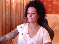 LaraAnne - female with black hair webcam at xLoveCam