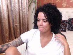 LaraAnne - female with black hair webcam at xLoveCam