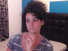 LaraAnne - female with black hair webcam at xLoveCam