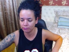 LaraAnne - female with black hair webcam at xLoveCam