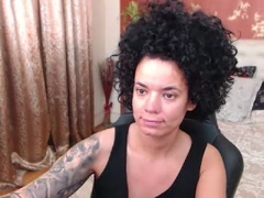 LaraAnne - female with black hair webcam at xLoveCam