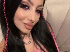 LaraDevlin - female with black hair webcam at xLoveCam