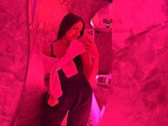 LaraDevlin - female with black hair webcam at xLoveCam