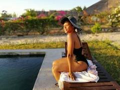 LaraHottLove - female with black hair and  small tits webcam at xLoveCam