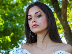 LaraSanders - female with brown hair and  small tits webcam at LiveJasmin