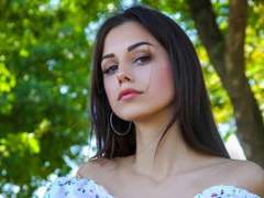 LaraSanders - female with brown hair and  small tits webcam at LiveJasmin