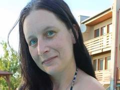 LaraSaintporn - female with black hair webcam at xLoveCam