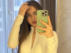 LaraSweetyHot - female with brown hair and  small tits webcam at xLoveCam