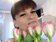 LaraaFox-hot - female with brown hair webcam at xLoveCam