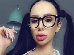 LaraaYah - female with black hair and  big tits webcam at xLoveCam