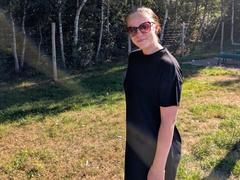 Larifari-hot - female with brown hair webcam at xLoveCam