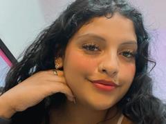 Lariisaa - female webcam at xLoveCam