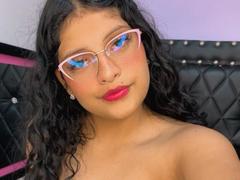 Lariisaa - female webcam at xLoveCam