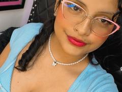 Lariisaa - female webcam at xLoveCam
