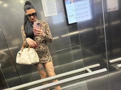 Larissa-TS-hot - shemale with black hair webcam at xLoveCam