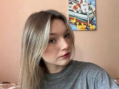 LateNightX - female with brown hair and  small tits webcam at xLoveCam