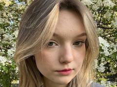 LateNightX - female with brown hair and  small tits webcam at xLoveCam