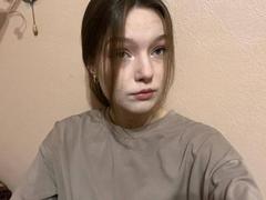 LateNightX - female with brown hair and  small tits webcam at xLoveCam