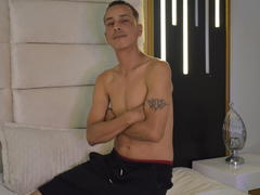 LatinDreams69 - couple webcam at xLoveCam