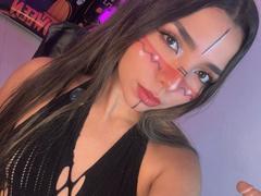 LatinaIu - female with black hair and  small tits webcam at xLoveCam