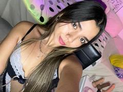 LatinaIu - female with black hair and  small tits webcam at xLoveCam