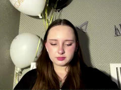 LatrinaBouffard - female with brown hair webcam at xLoveCam