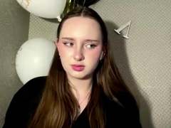LatrinaBouffard - female with brown hair webcam at xLoveCam