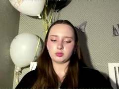 LatrinaBouffard - female with brown hair webcam at xLoveCam
