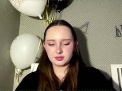 LatrinaBouffard - female with brown hair webcam at xLoveCam