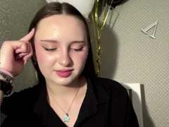 LatrinaBouffard - female with brown hair webcam at xLoveCam