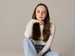 LatrinaBouffard - female with brown hair webcam at xLoveCam