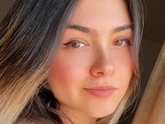 LauBee - blond female webcam at xLoveCam