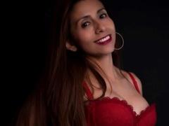 LauraBlue - female with brown hair webcam at xLoveCam