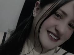 LauraCastillox - female with brown hair webcam at xLoveCam