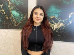 LauraDerwe - female with brown hair webcam at LiveJasmin