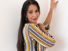 LauraFox - female with brown hair and  big tits webcam at xLoveCam